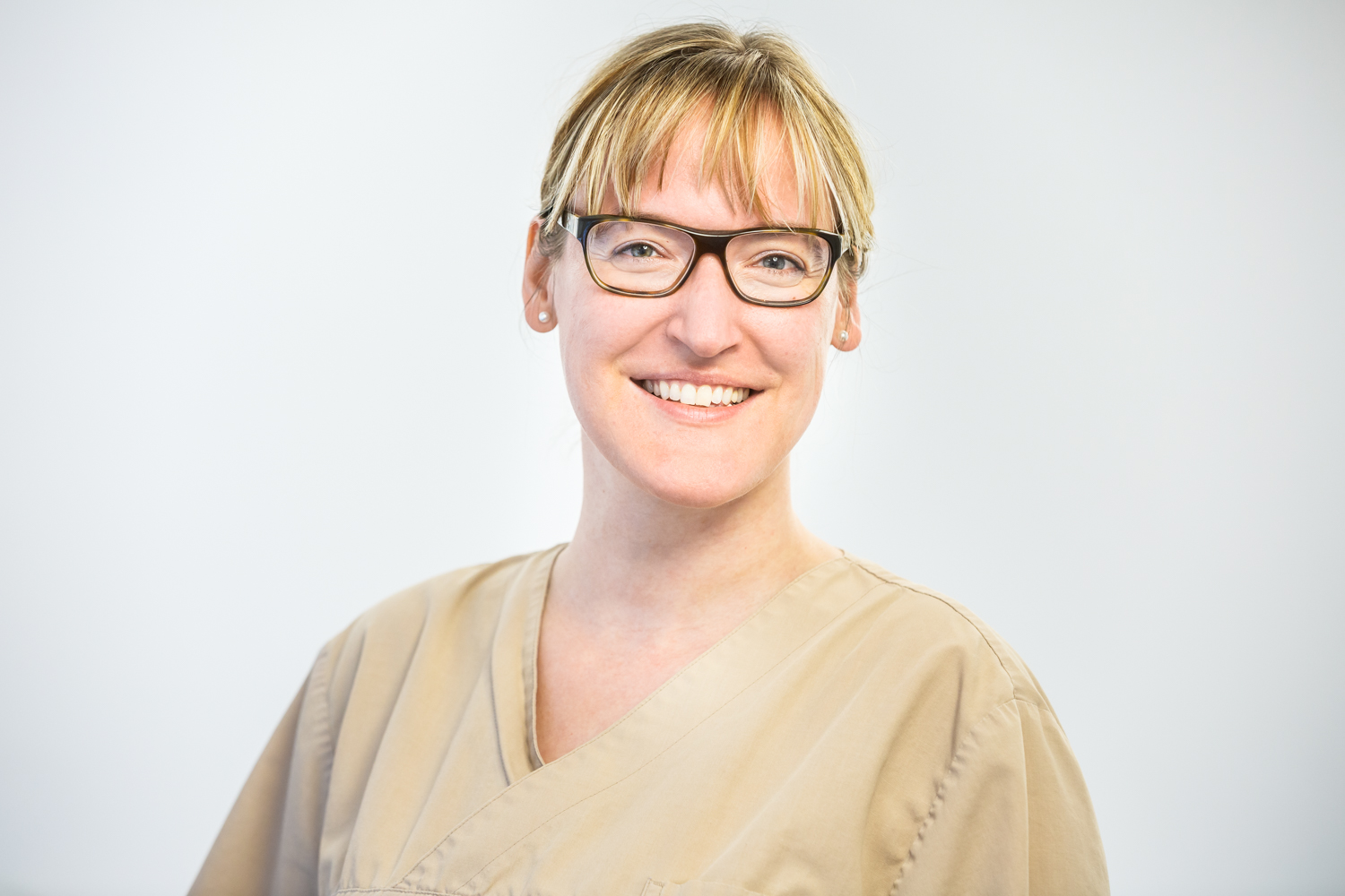 Regina Leurs arbeitet als angestellte Zahnärztin in unserer Praxis in Moers.